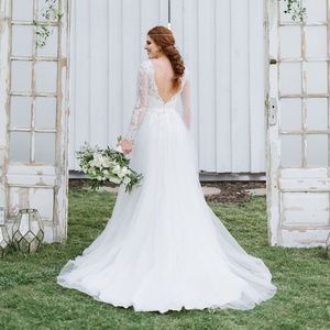 Lovely Long Sleeve Wedding Dress | Low Back!